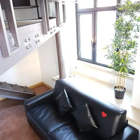 Apartment Stylish Loft - Colosseum 4 Min Walk -3 Beds -sleeps Up To 6 People *